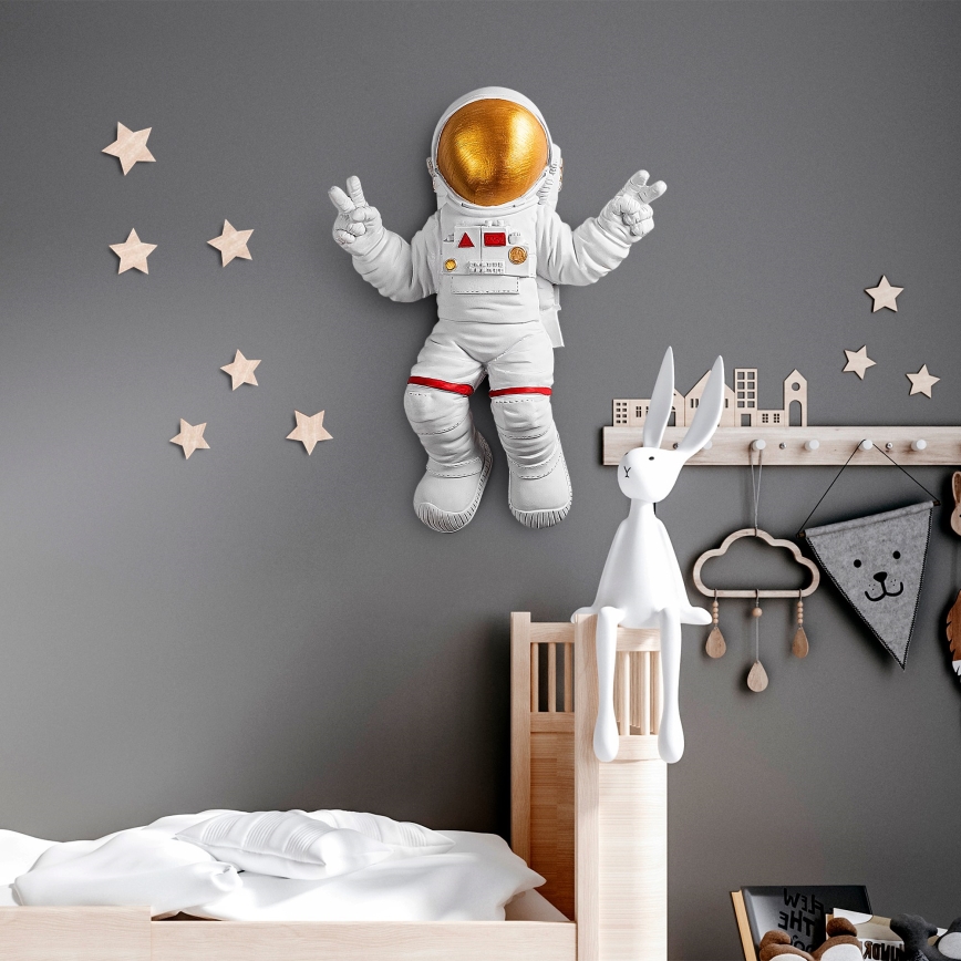 Vægdekoration 47x35 cm astronaut guldfarvet