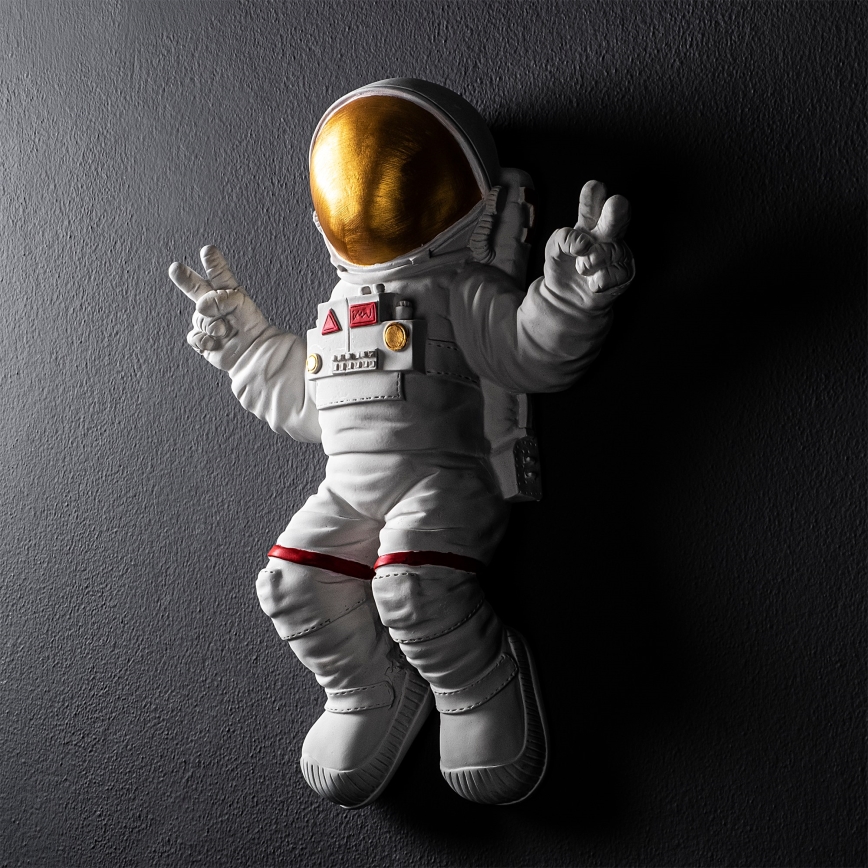 Vægdekoration 47x35 cm astronaut guldfarvet