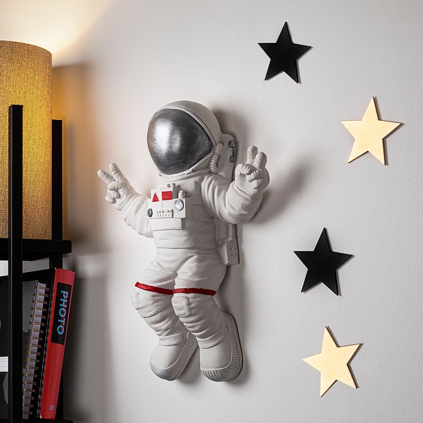 Vægdekoration 47x35 cm astronaut sølvfarvet