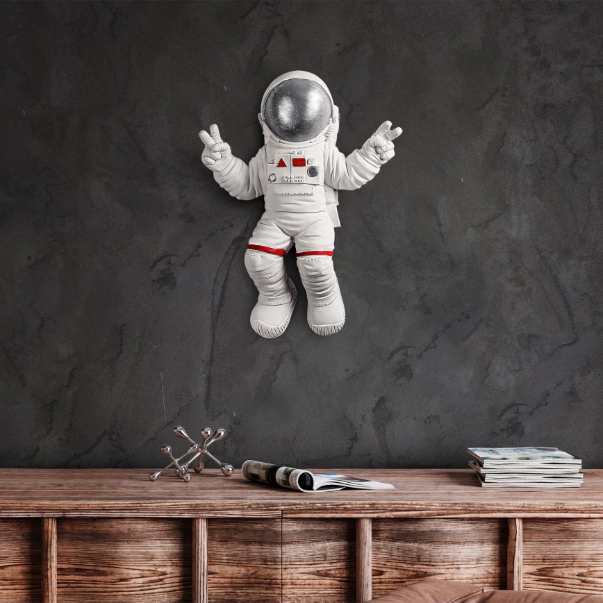 Vægdekoration 47x35 cm astronaut sølvfarvet