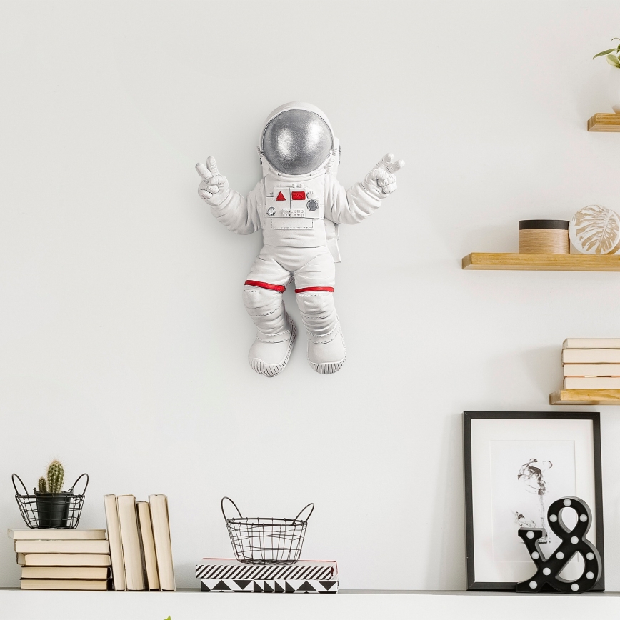 Vægdekoration 47x35 cm astronaut sølvfarvet
