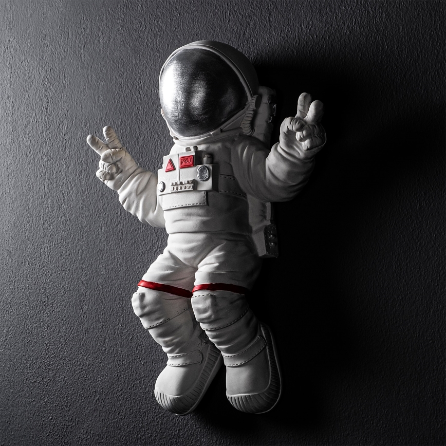 Vægdekoration 47x35 cm astronaut sølvfarvet